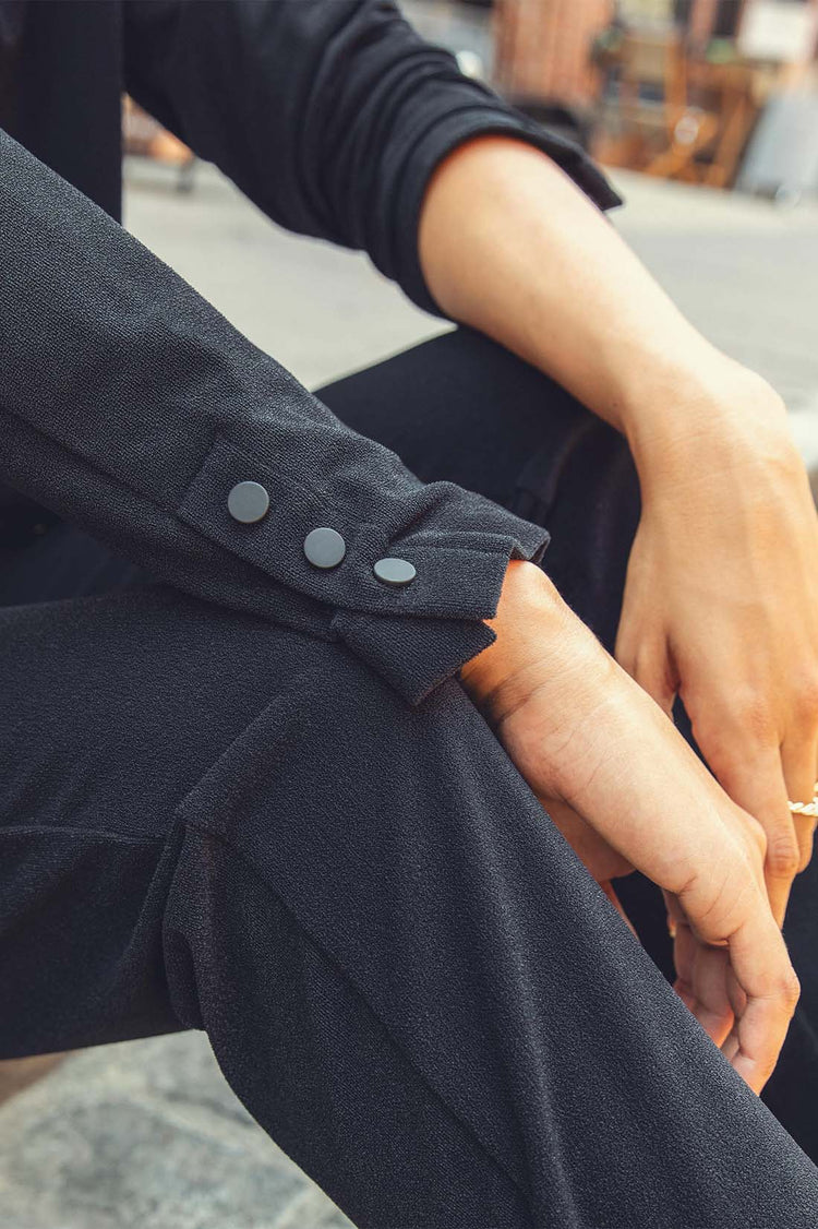 LIGHTWEIGHT CROPPED JACKET UPF 30+ IN BLACK